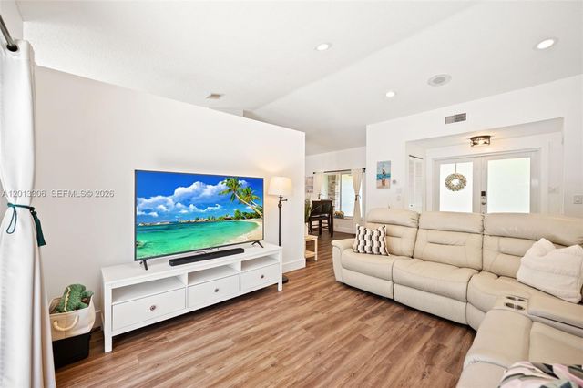13750 Green Cove Pl, Davie, FL 33325