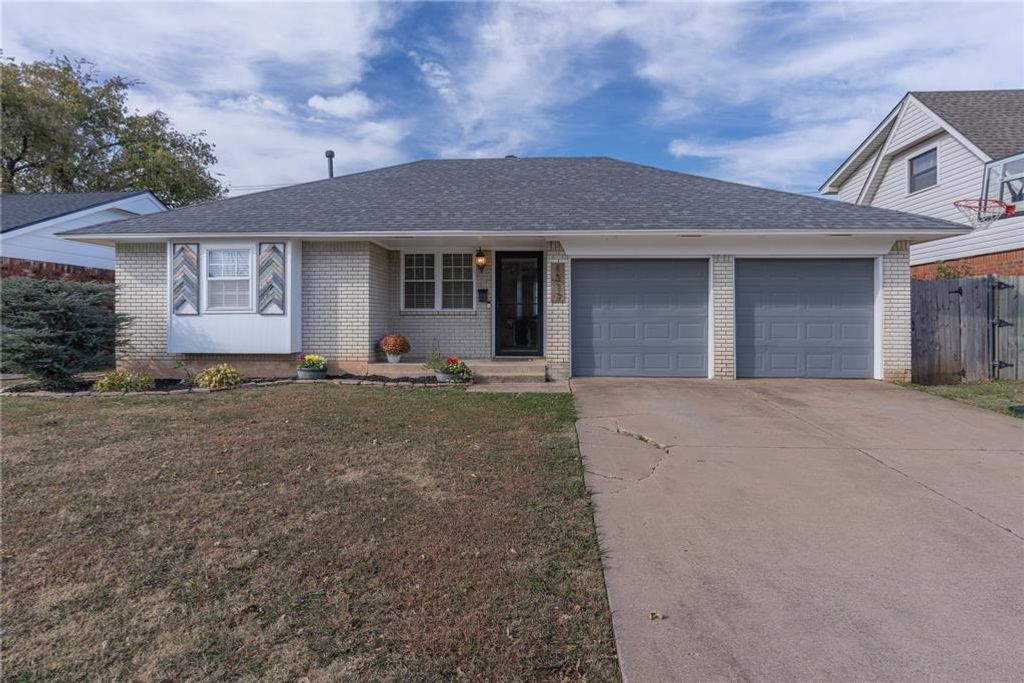 1317 Lawton, Moore, OK 73160