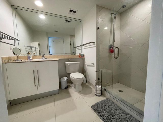 335 S Biscayne Blvd 1209, Miami, FL 33131