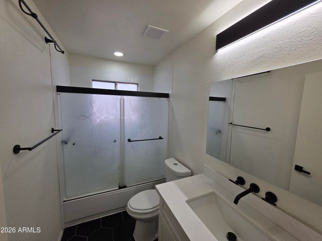 3735 E CLAIRE Drive, Phoenix, AZ 85032