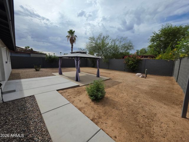 3735 E CLAIRE Drive, Phoenix, AZ 85032