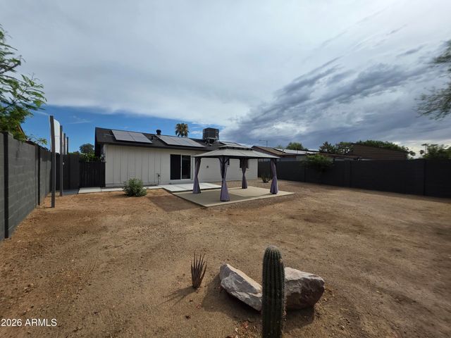 3735 E CLAIRE Drive, Phoenix, AZ 85032