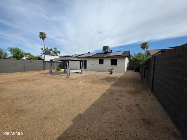 3735 E CLAIRE Drive, Phoenix, AZ 85032