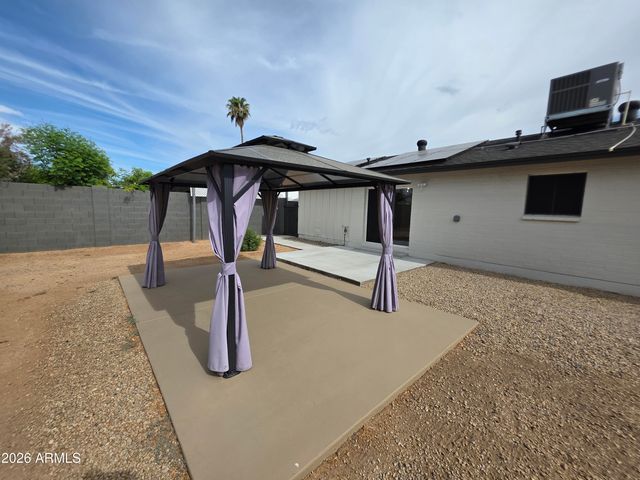 3735 E CLAIRE Drive, Phoenix, AZ 85032