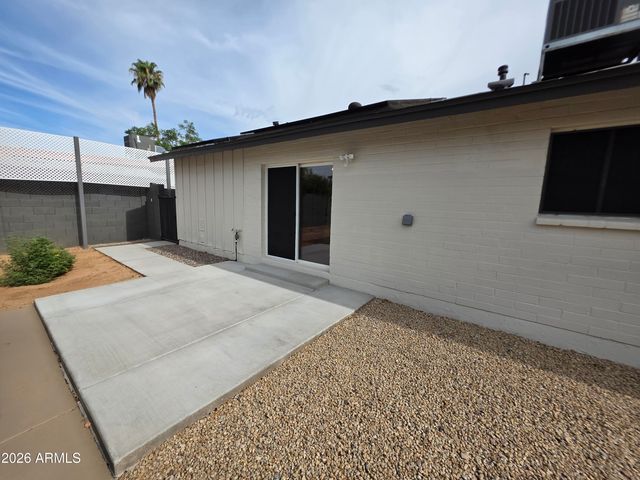 3735 E CLAIRE Drive, Phoenix, AZ 85032