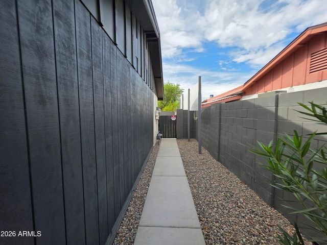 3735 E CLAIRE Drive, Phoenix, AZ 85032