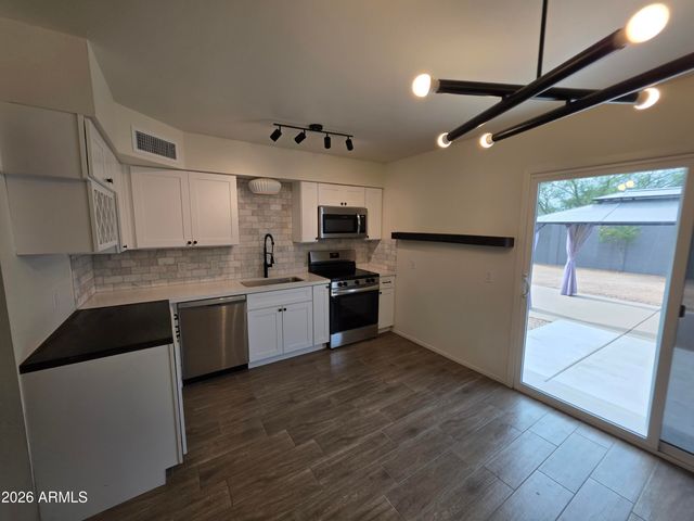 3735 E CLAIRE Drive, Phoenix, AZ 85032