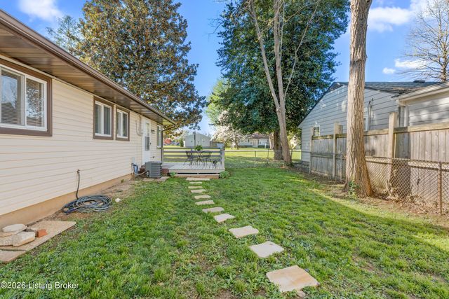 1422 Old Mill Rd, Louisville, KY 40242