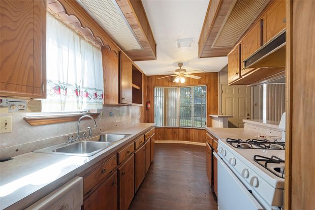 6742 Indian Lake Drive, Houston, TX 77489