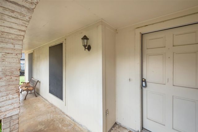 6742 Indian Lake Drive, Houston, TX 77489