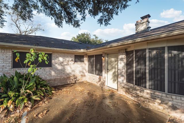 6742 Indian Lake Drive, Houston, TX 77489