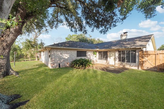 6742 Indian Lake Drive, Houston, TX 77489