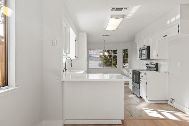 1166 E Goshen Avenue, Fresno, CA 93720