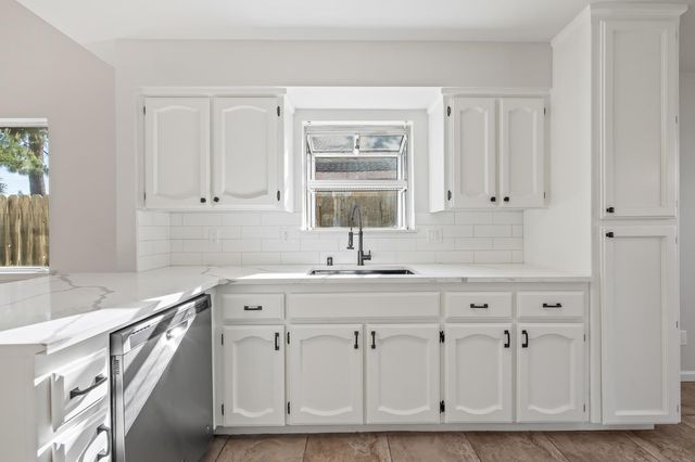 1166 E Goshen Avenue, Fresno, CA 93720