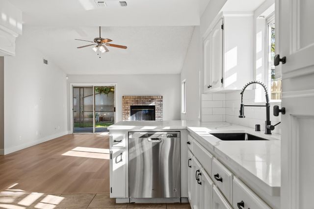 1166 E Goshen Avenue, Fresno, CA 93720