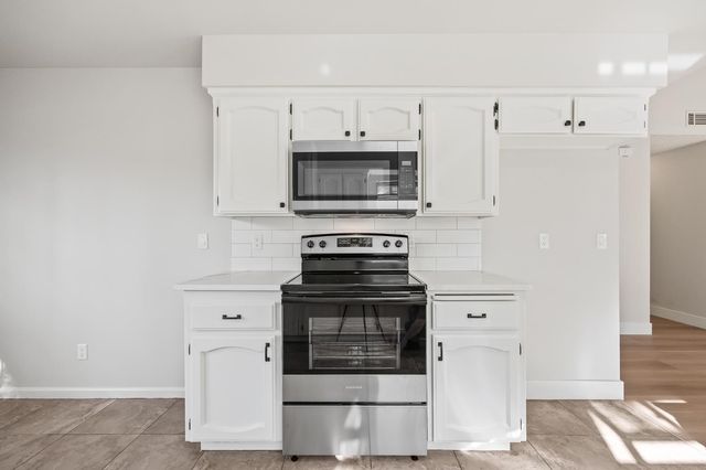 1166 E Goshen Avenue, Fresno, CA 93720