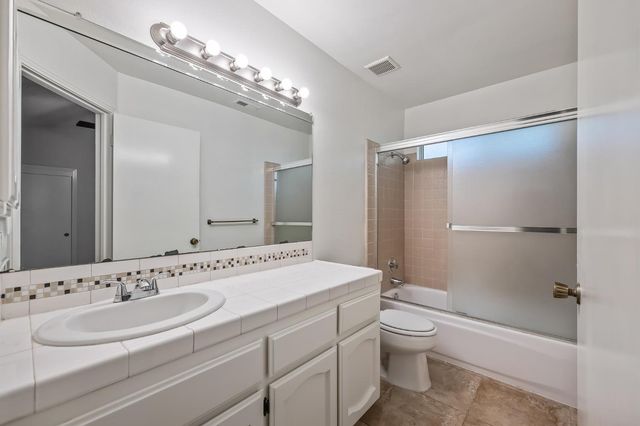 1166 E Goshen Avenue, Fresno, CA 93720