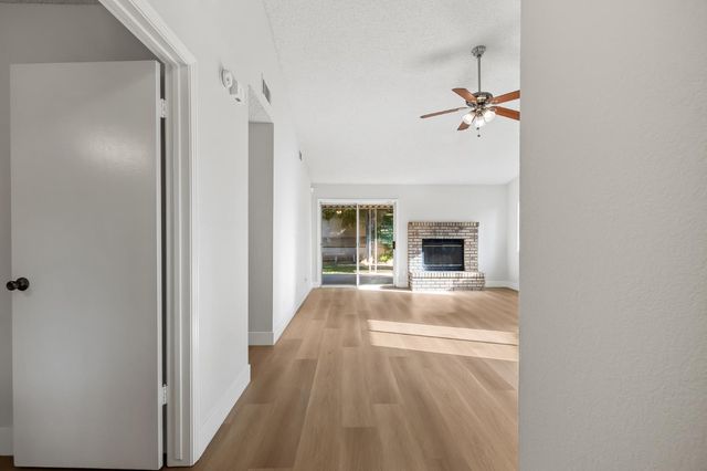 1166 E Goshen Avenue, Fresno, CA 93720