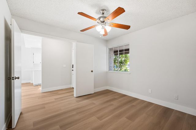 1166 E Goshen Avenue, Fresno, CA 93720