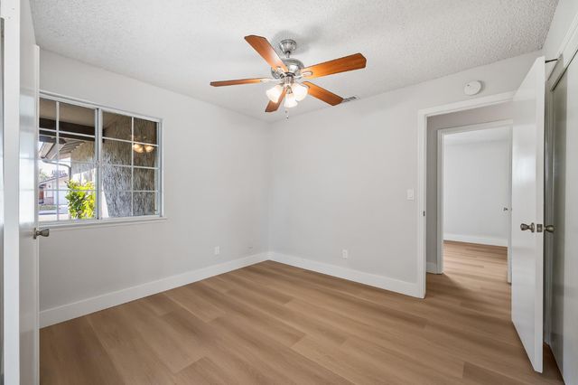 1166 E Goshen Avenue, Fresno, CA 93720