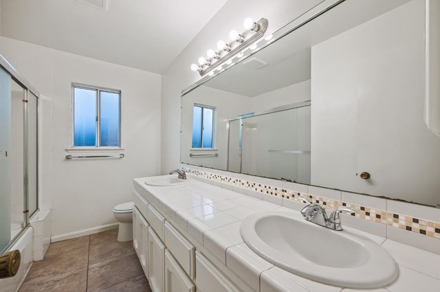 1166 E Goshen Avenue, Fresno, CA 93720