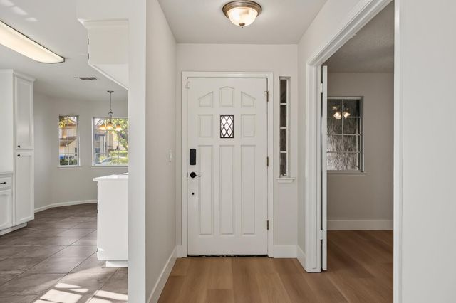 1166 E Goshen Avenue, Fresno, CA 93720