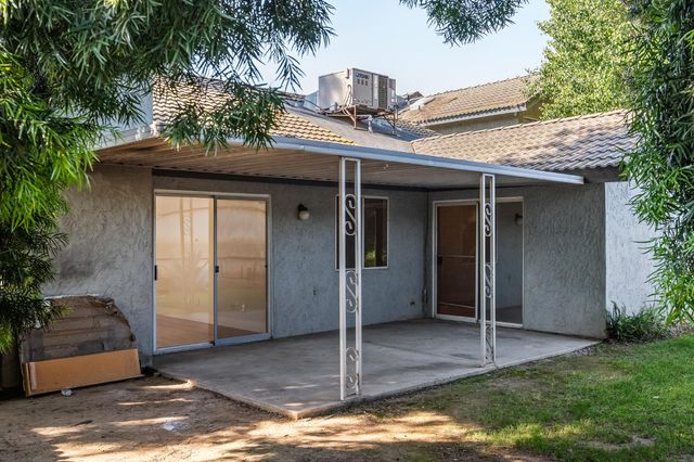 1166 E Goshen Avenue, Fresno, CA 93720