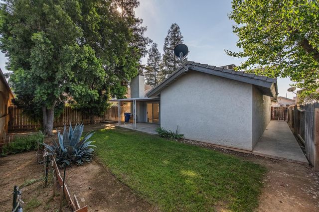 1166 E Goshen Avenue, Fresno, CA 93720
