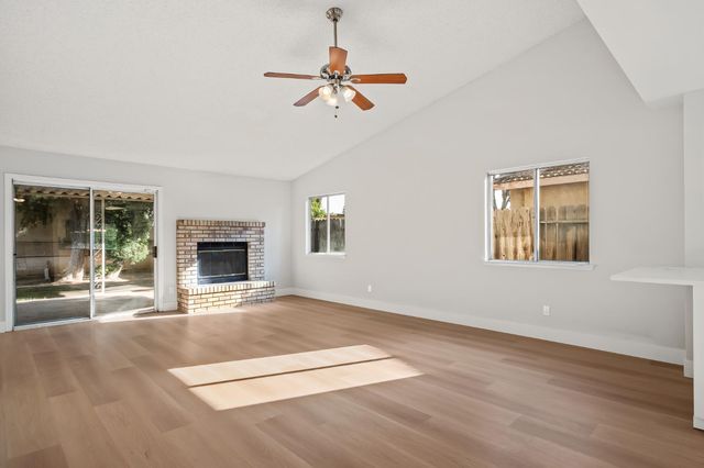 1166 E Goshen Avenue, Fresno, CA 93720