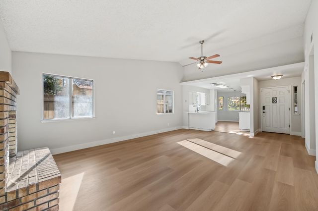 1166 E Goshen Avenue, Fresno, CA 93720