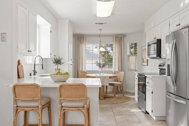 1166 E Goshen Avenue, Fresno, CA 93720