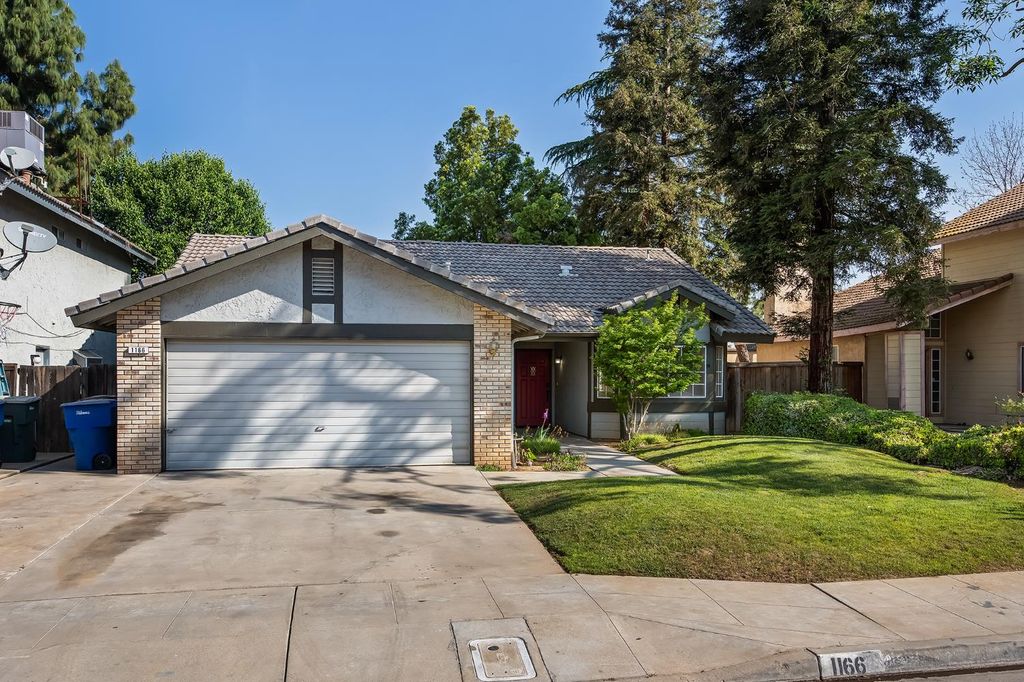 1166 E Goshen Avenue, Fresno, CA 93720