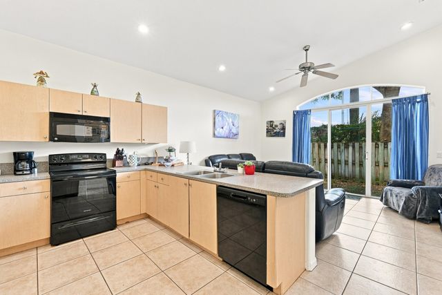 7778 NW 17th Place, Pembroke Pines, FL 33024