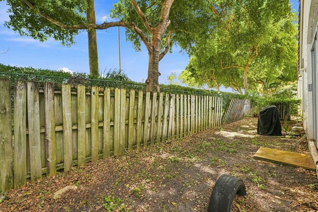 7778 NW 17th Place, Pembroke Pines, FL 33024