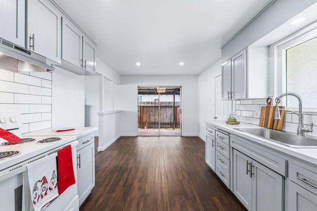 647 W Dennis Drive, Clovis, CA 93612