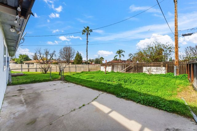 647 W Dennis Drive, Clovis, CA 93612