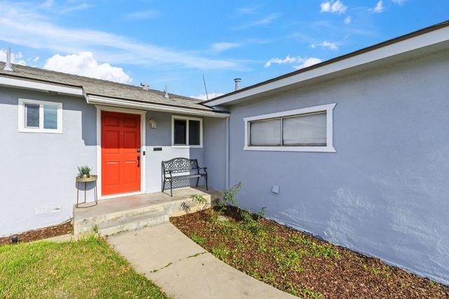 647 W Dennis Drive, Clovis, CA 93612