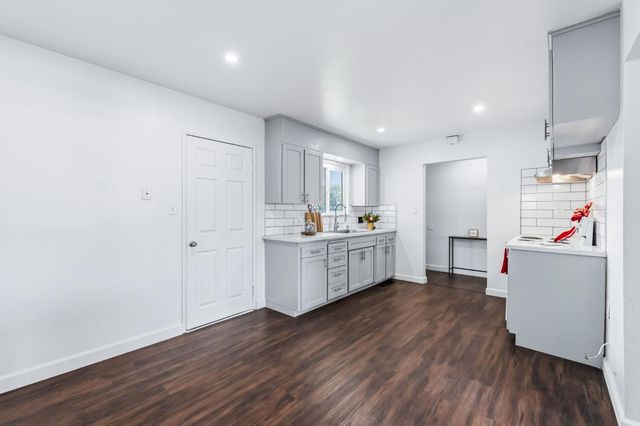 647 W Dennis Drive, Clovis, CA 93612