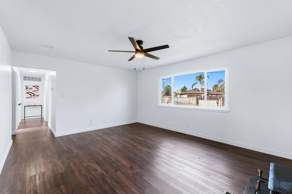 Image 12 of property listing at 647 W Dennis Drive, Clovis, CA 93612