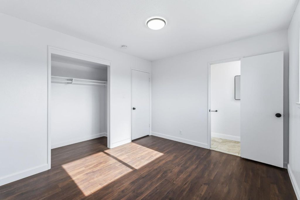 Image 16 of property listing at 647 W Dennis Drive, Clovis, CA 93612