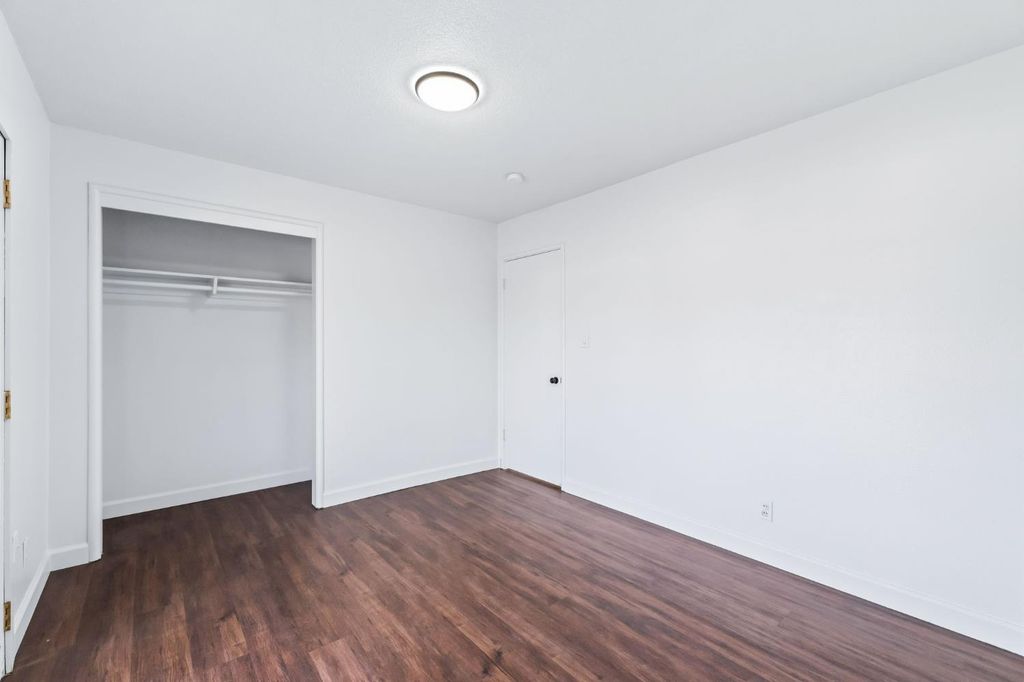 Image 18 of property listing at 647 W Dennis Drive, Clovis, CA 93612