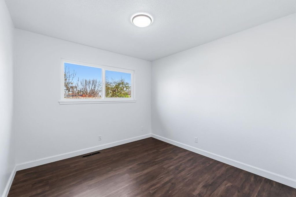 Image 21 of property listing at 647 W Dennis Drive, Clovis, CA 93612