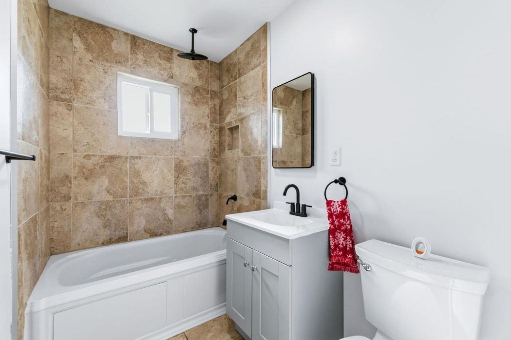 Image 22 of property listing at 647 W Dennis Drive, Clovis, CA 93612