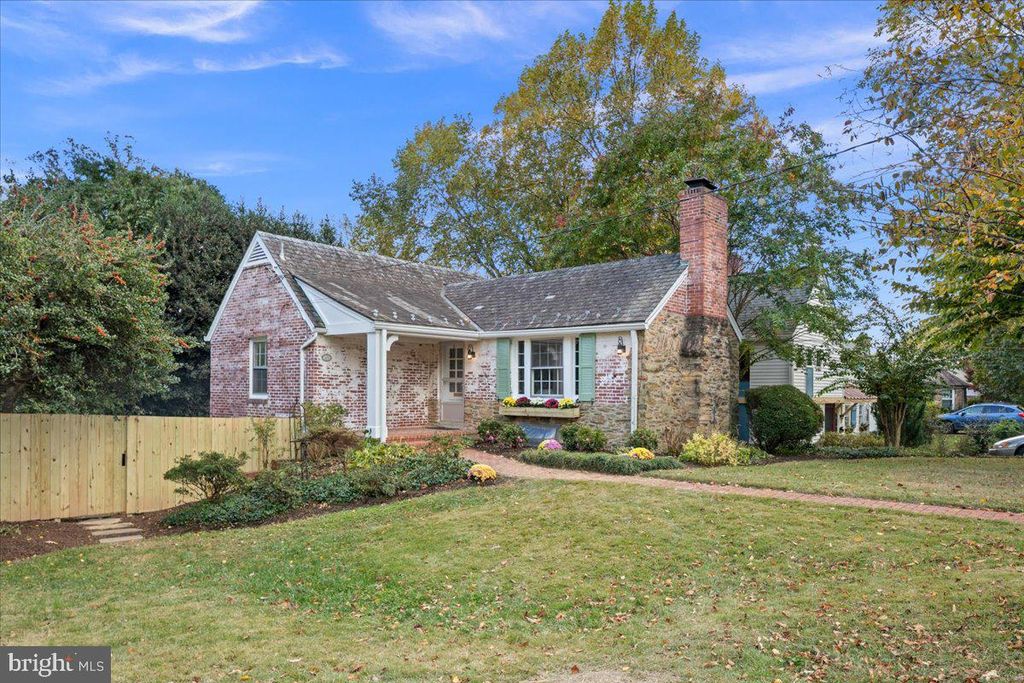 1606 N SPRINGWOOD DR, Silver Spring, MD 20910