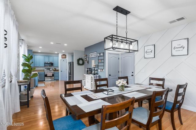 7220 Windswept Loop, Sparks, NV 89436