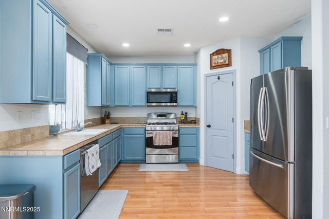 7220 Windswept Loop, Sparks, NV 89436