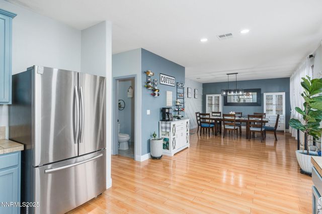 7220 Windswept Loop, Sparks, NV 89436