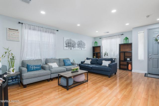 7220 Windswept Loop, Sparks, NV 89436