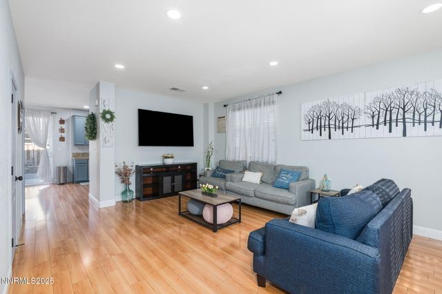 7220 Windswept Loop, Sparks, NV 89436