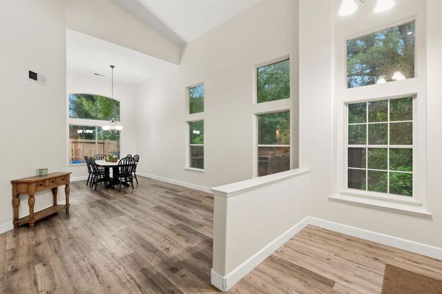 3220 Camelot Dr, Rocklin, CA 95765